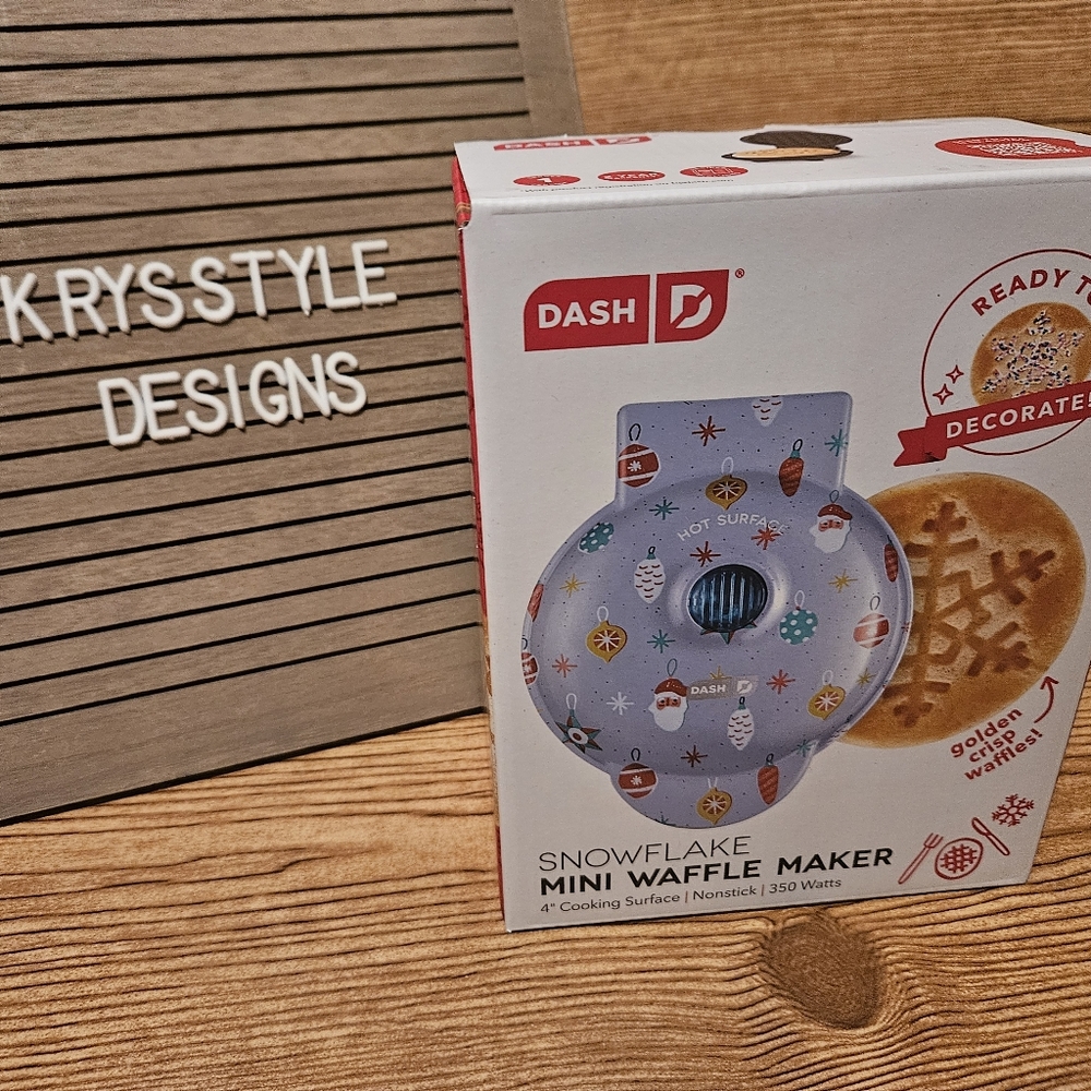 Dash Snowflake Mini Waffle Maker Christmas NWT